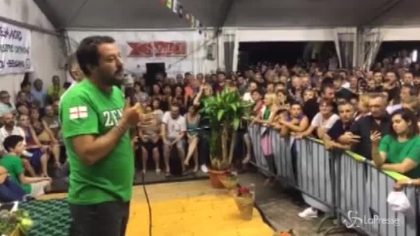 Ragazza contesta Salvini a Pontida, il vicepremier la difende: “Ti offro una birra”