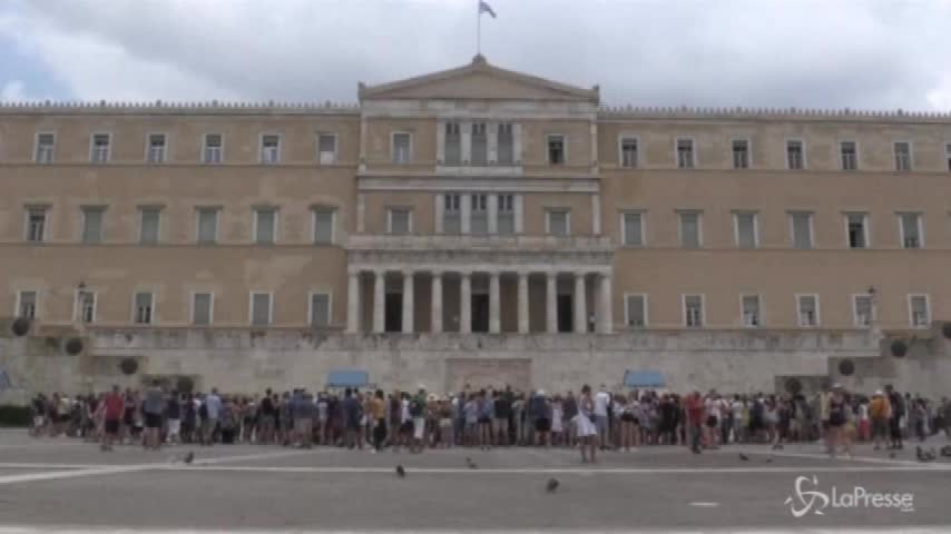 Grecia, finisce l’emergenza non la crisi