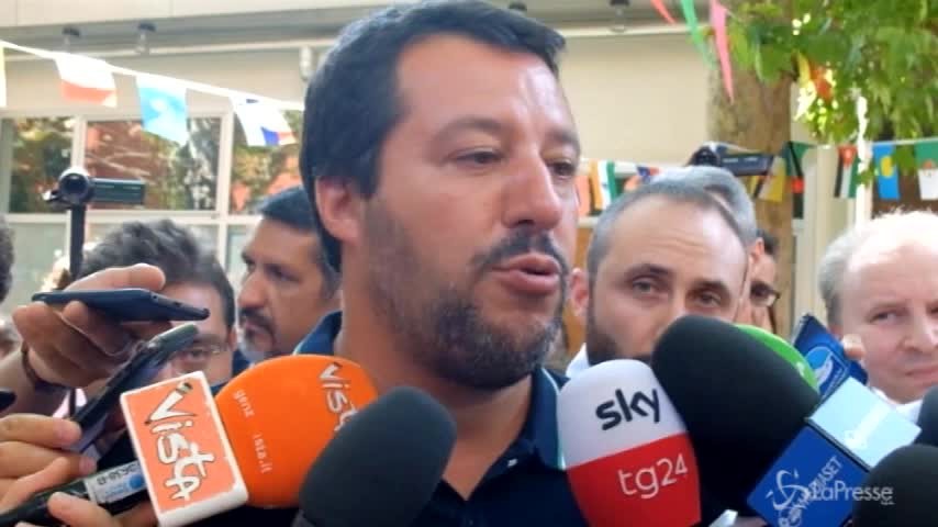 Genova, Salvini: “Mi arrivano centinaia di foto di ponti, le verifiche sono in corso”
