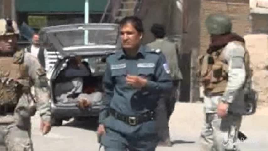 Afghanistan, 170 persone prese in ostaggio dai talebani