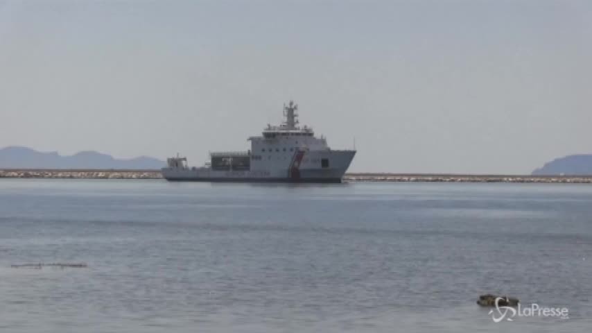 La Diciotti verso Catania, ma i migranti non sbarcheranno