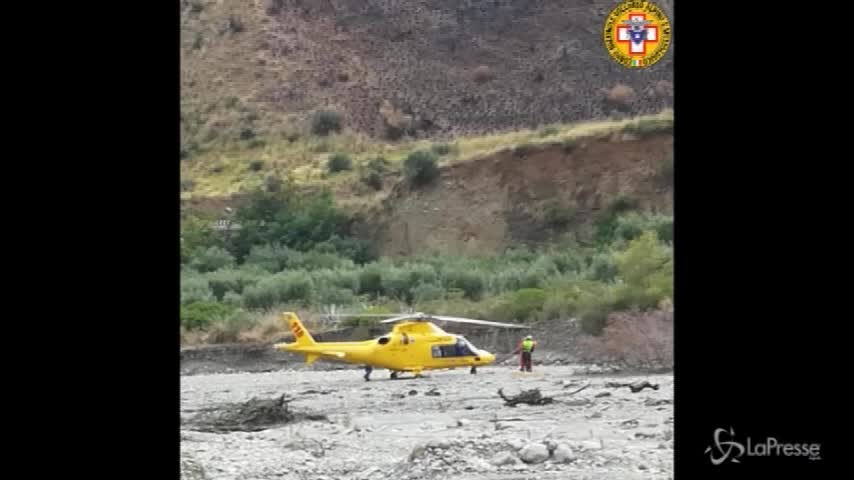 Cosenza, escursionisti travolti dalla piena di un torrente: almeno 8 morti