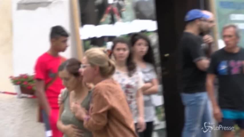 Cosenza, piena torrente travolge escursionisti: le immagini dei soccorsi