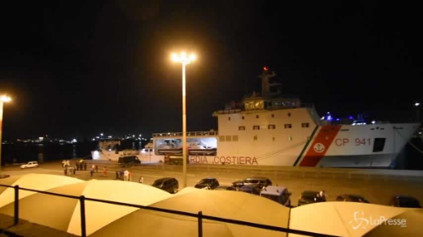 Diciotti, sbarcati i 29 minori dopo l’ok di Salvini