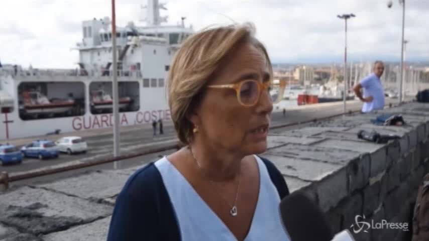 Catania, Garante dei detenuti scende dalla Diciotti: “A bordo degrado e violazioni”
