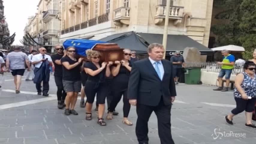Malta, una bara per i “diritti umani uccisi”