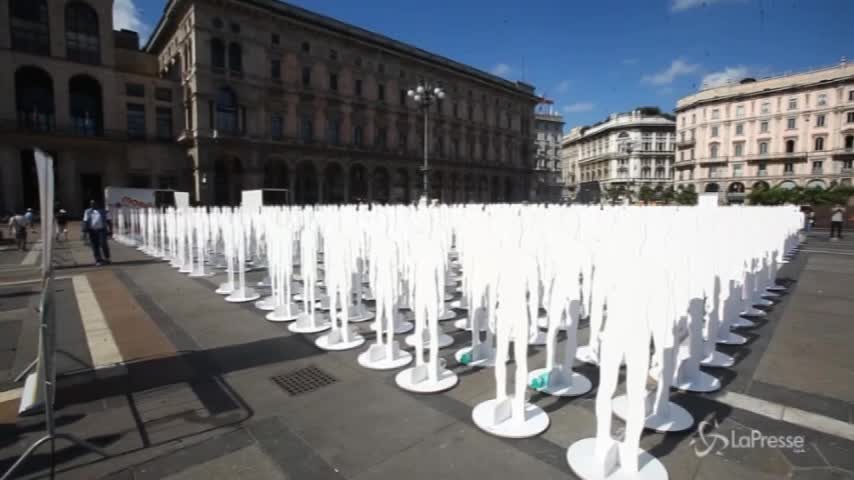 Milano, 1029 sagome bianche in memoria dei morti sul lavoro