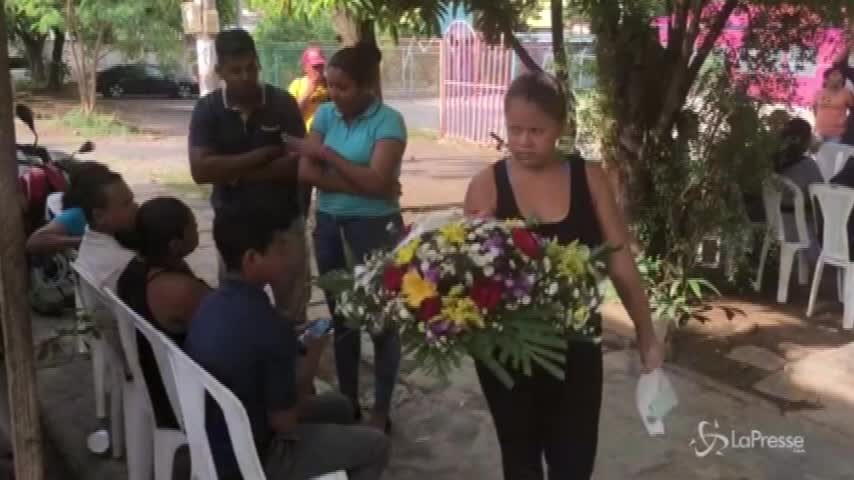 Nicaragua, i funerali del bimbo di un anno ucciso durante gli scontri