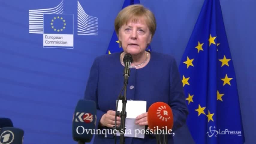 Migranti, Merkel: “Cerchiamo soluzioni europee”