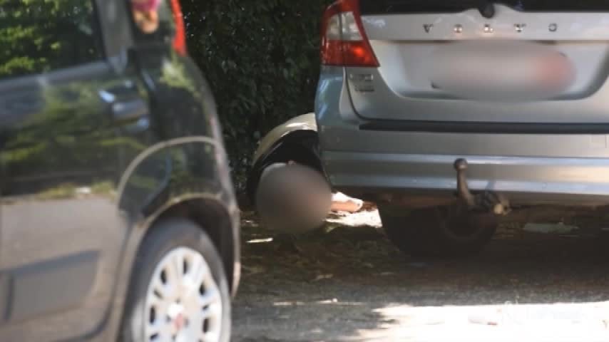 Milano, uomo trovato morto in un parcheggio