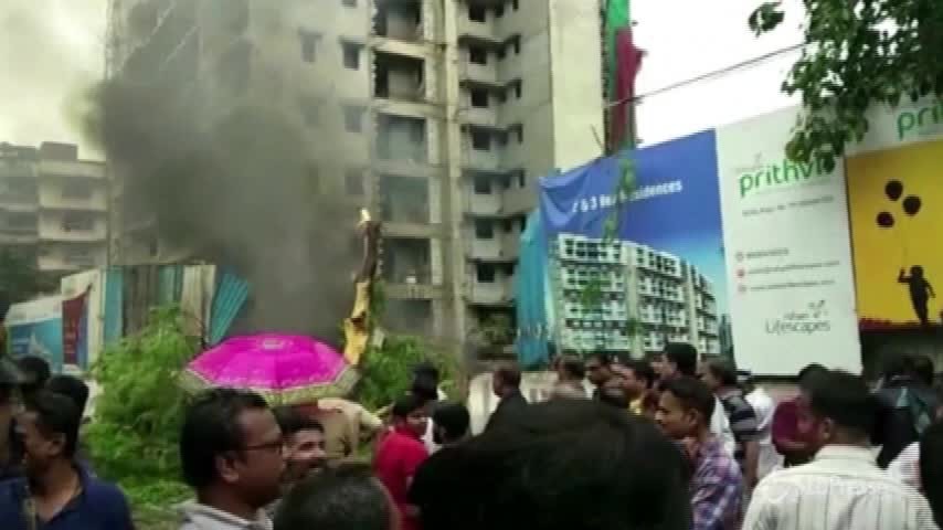 India, si schianta areo a Mumbai: 5 morti