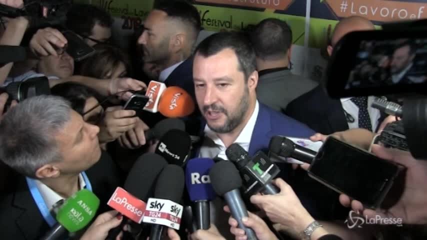 Migranti, Salvini: “Nessun nuovo centro di accoglienza, circolare per chiudere i porti alle ong”