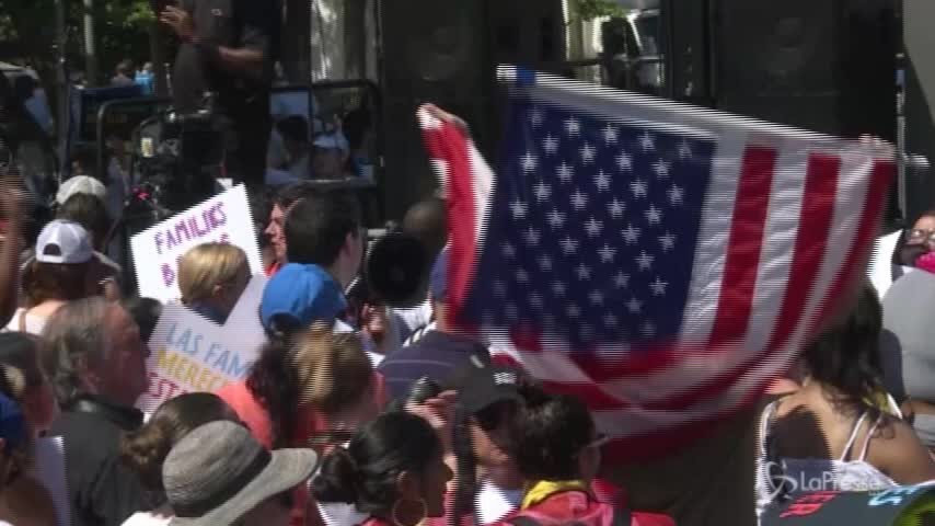 Washington, proteste contro la politica sui migranti di Trump