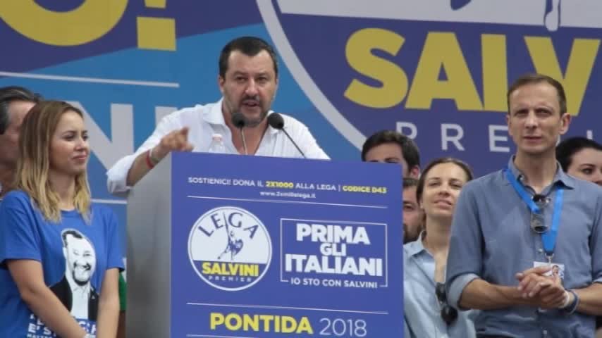Salvini: “Se chiudere o aprire i porti lo decide il ministro”