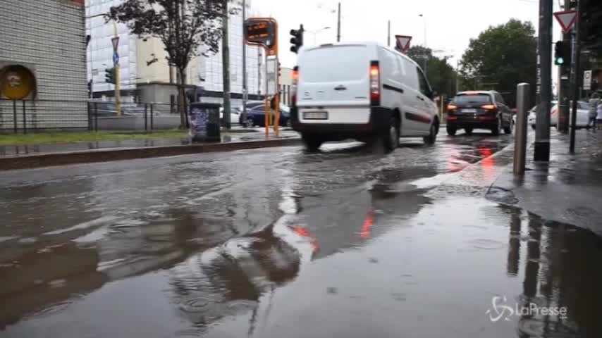 Tromba d’aria a Milano, bomba d’acqua a Torino