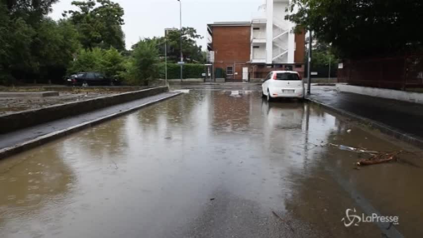 Maltempo, allerta a Milano: nella notte esonda il Seveso