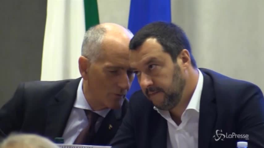 Appello Rolling Stone, Salvini: “Sono multimilionari e radical chic. Aprano le porte delle loro ville”