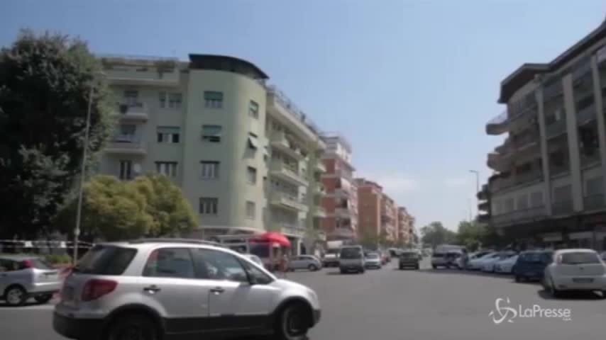 Roma, buche segnalate con le bombolette spray
