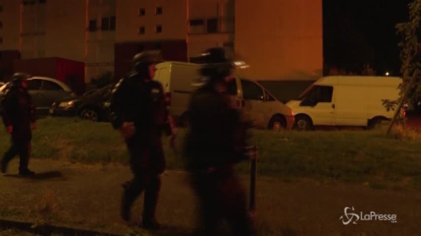 Francia, quarta notte di disordini a Nantes