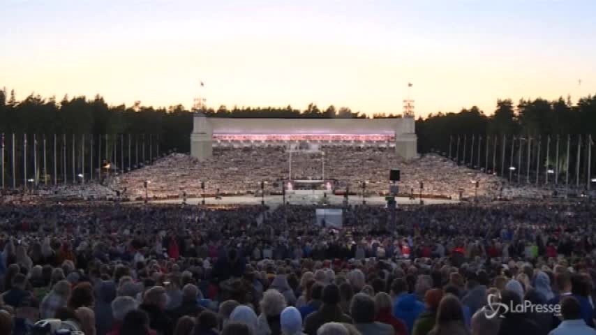 Riga, un coro di 16mila voci per festeggiare l’indipendenza