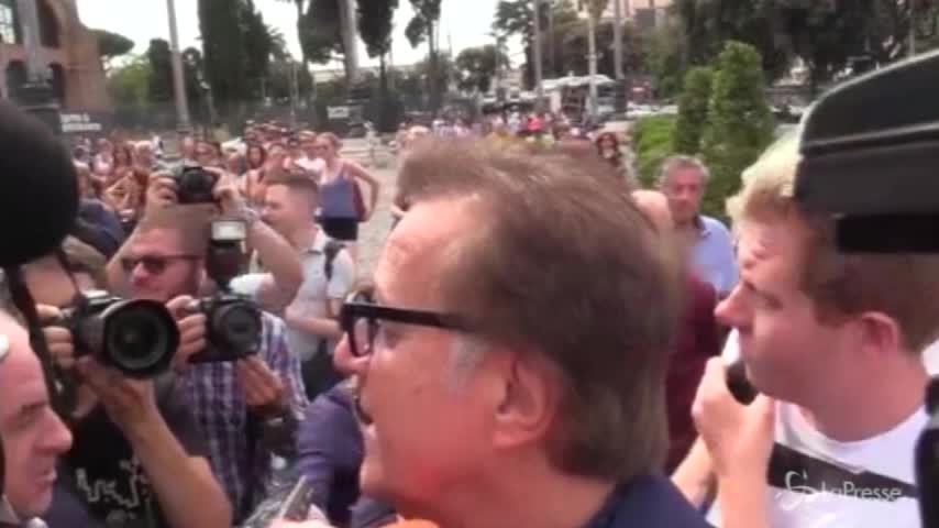 Funerali Vanzina, De Sica: “Un grande. Abbiamo messaggiato fino a tre giorni fa”