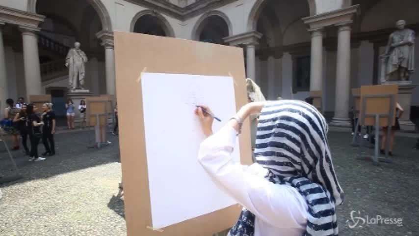 Milano, Brera: ritratti dal vivo nel cortile della Pinacoteca