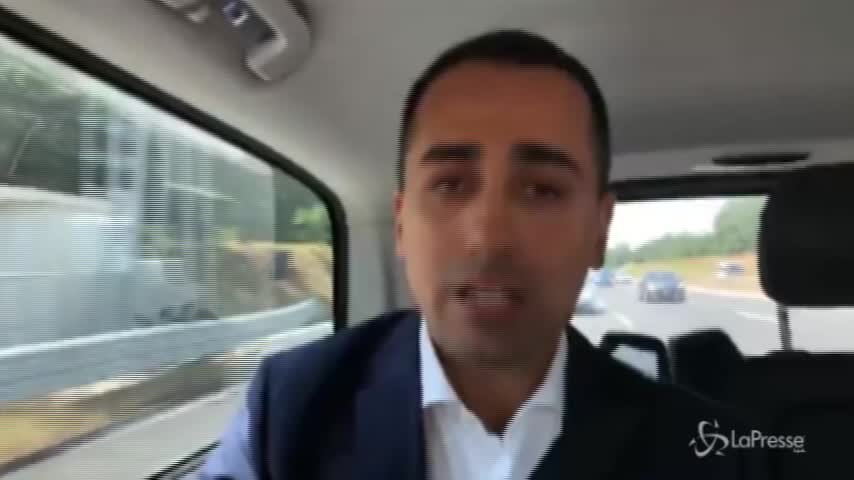 Di Maio: “Eventi ovunque per festeggiare la vittoria sui vitalizi, anche in spiaggia”