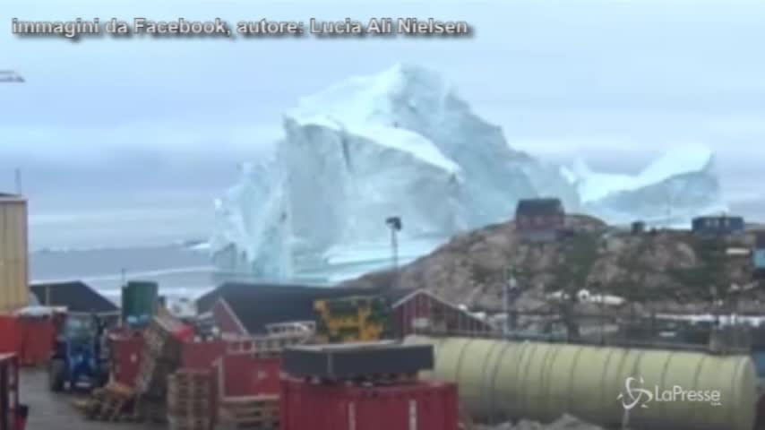 Groenlandia, arriva enorme iceberg, parzialmente evacuato villaggio
