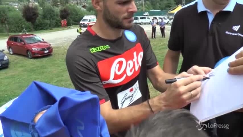 Napoli, Allan e Karnezis firmano autografi ai tifosi