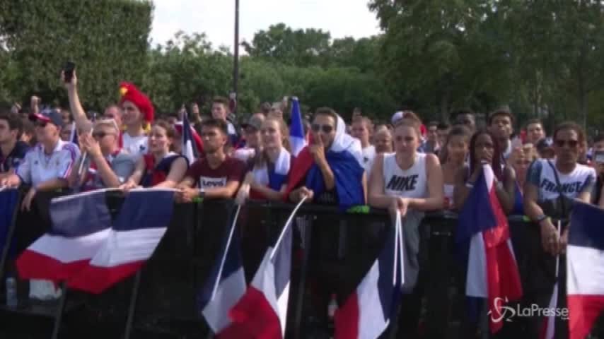 Finale Mondiali, i tifosi della Francia esultano al gol del 2-1