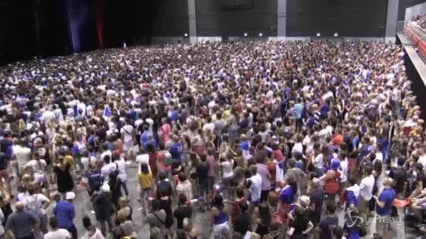 La gioia dei tifosi della Francia a Macon, città natale dell’attaccante Griezman