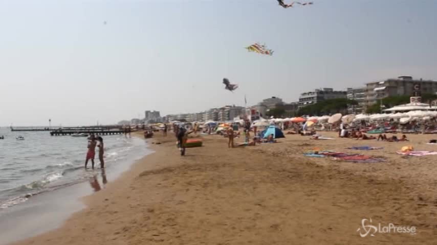 Jesolo, turista quindicenne violentata in spiaggia
