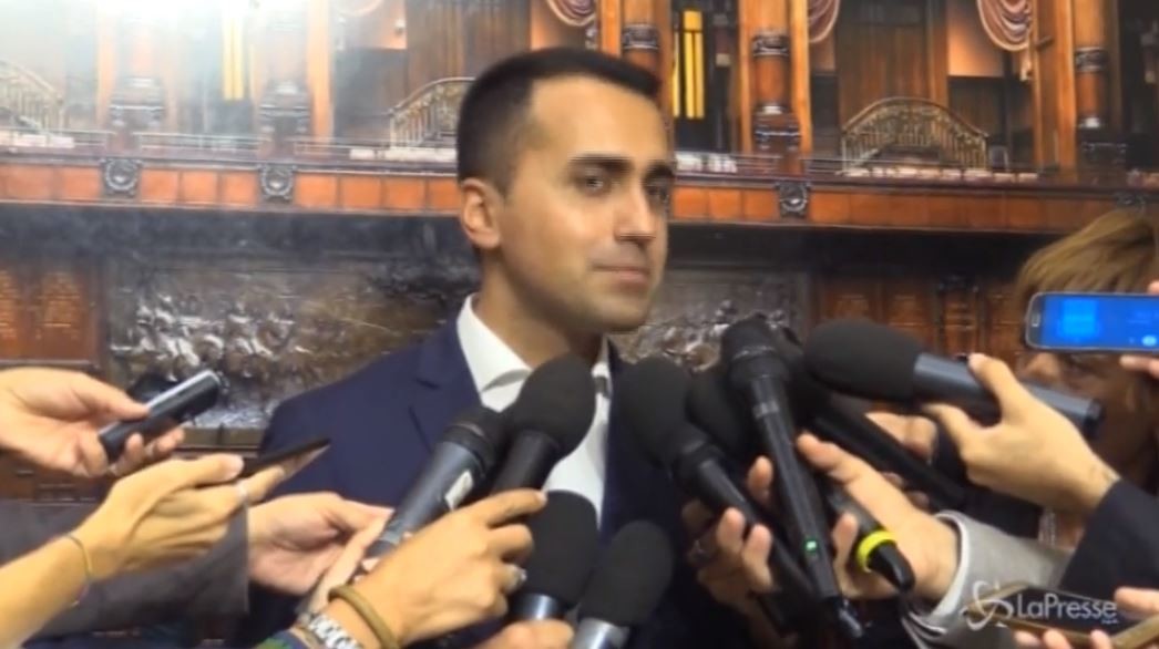 Di Maio: “Negozi chiusi di domenica a turno”