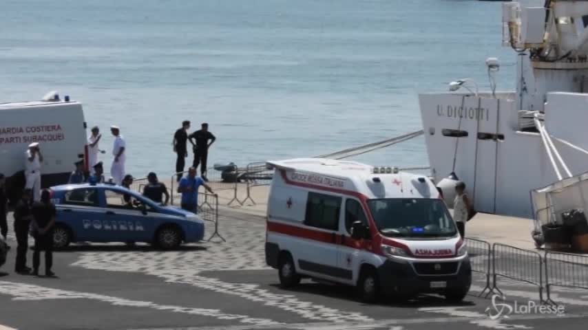 Diciotti, ispezione sanitaria a bordo della nave