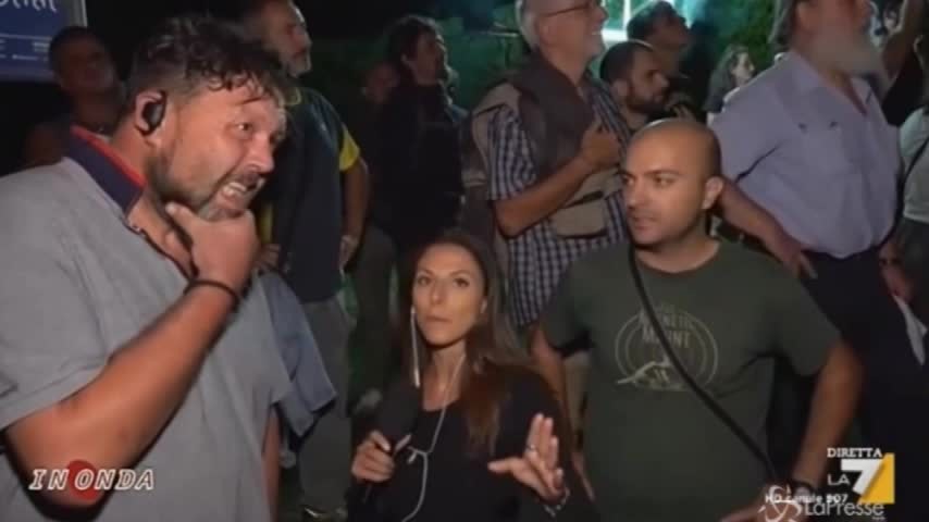 Rocca di Papa, residente pro migranti: “A sti poracci tocca pure la rottura de c****i de sti fascisti”