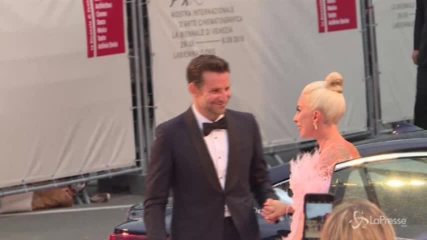 Lady Gaga a Venezia mano nella mano con Bradley Cooper