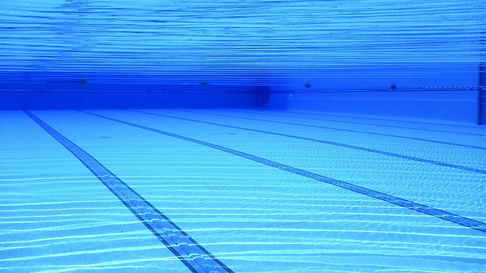 Nuoro, bimbo annegato in piscina: 4 indagati tra cui i genitori