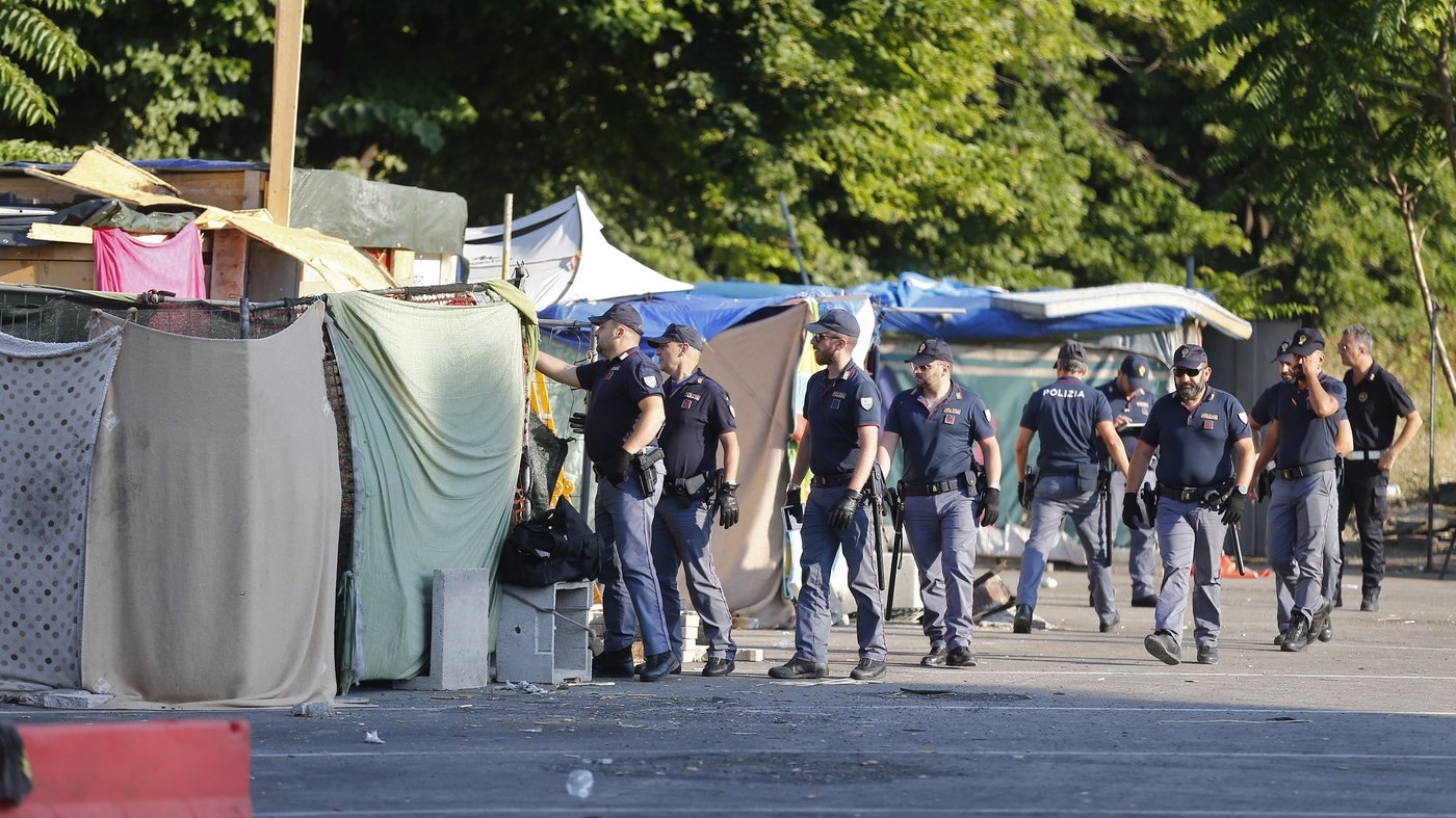 Roma, fermati e rilasciati 16 migranti della Diciotti. Salvini: “Rifiutano gli aiuti, altro che scheletrini”