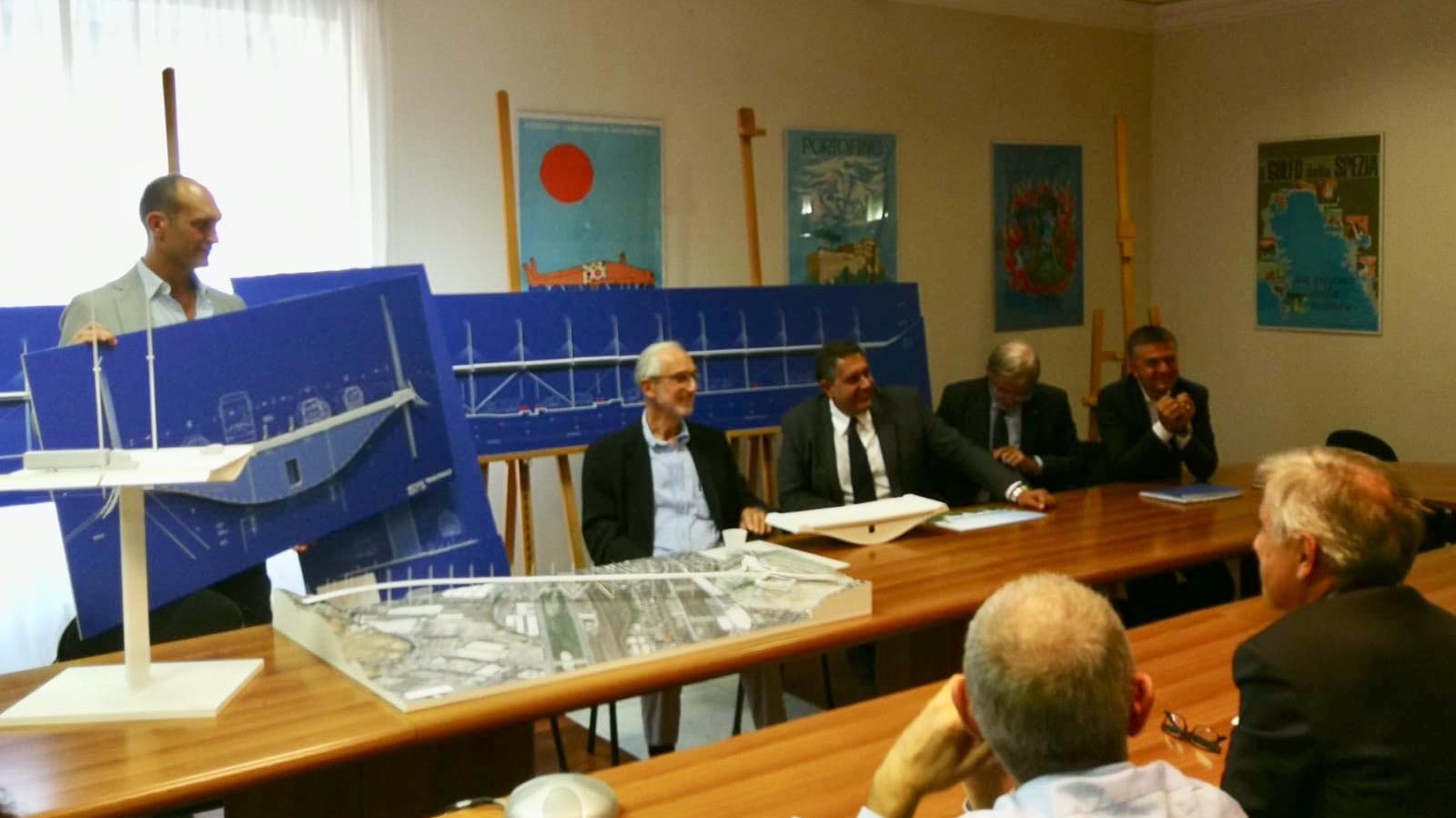 Genova, Toti: “Nuovo ponte entro novembre 2019”. Piano: “Dovrà durare mille anni”