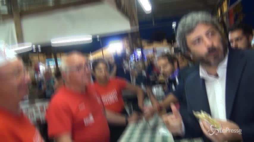 Fico assaggia pizza fritta romagnola: “La napoletana è un’altra cosa”
