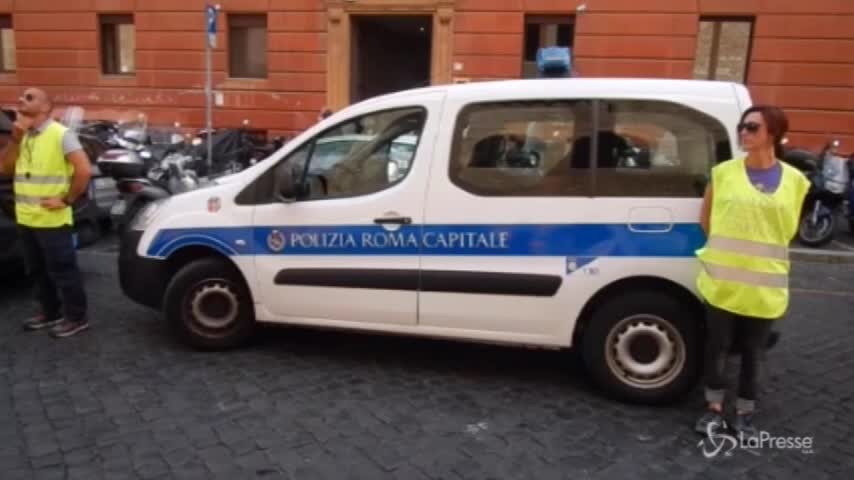 Roma, si sbriciolano le mura del Passetto di Borgo