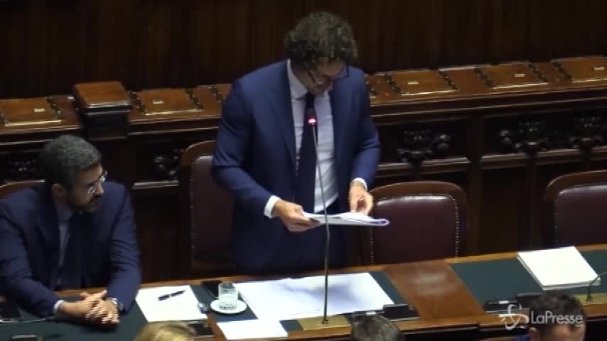 Crollo Genova, bagarre alla Camera sulle “pressioni” subite da Toninelli