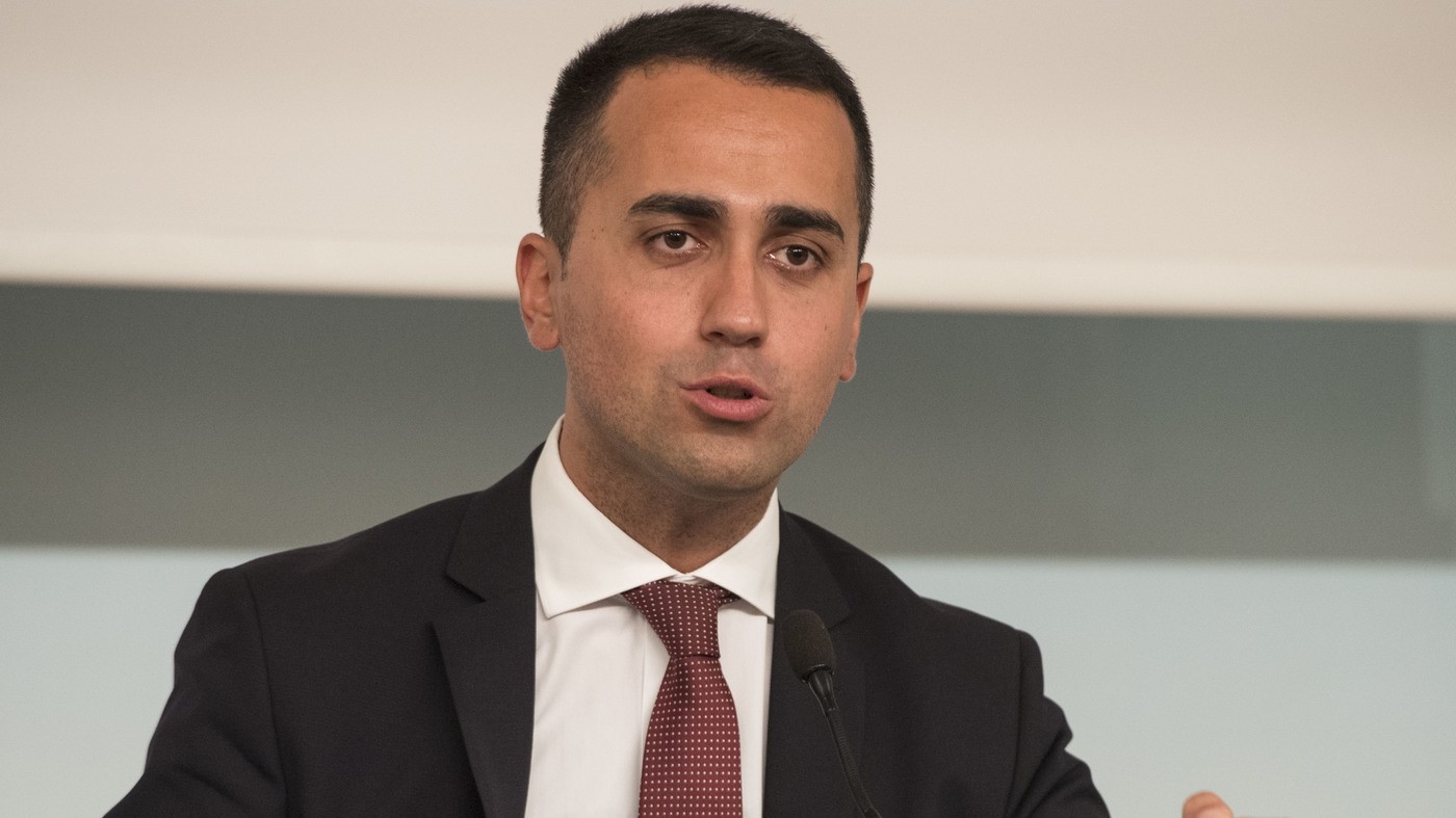 Chiusure domenicali, Di Maio rilancia: “Turni con 25% negozi aperti”. Ma Lega frena