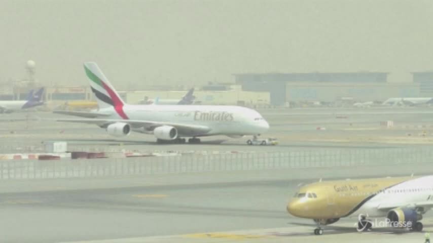 Usa, passeggeri accusano un malore a bordo: in quarantena volo atterrato a New York
