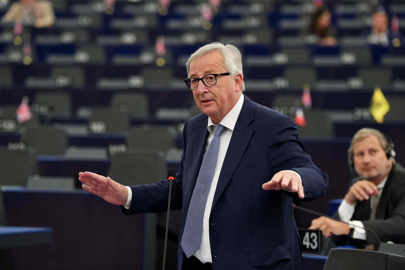 Juncker, passo d’addio: “Ue resti tollerante, no a nazionalismi estremi”