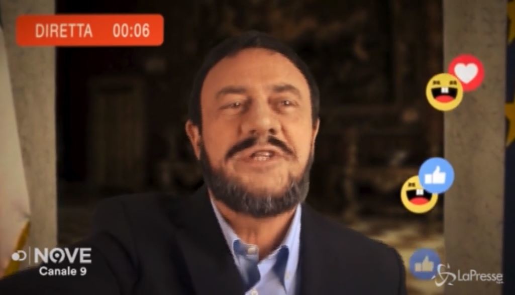 Crozza-Salvini: “Italiani! Da oggi la domanda è una sola: hai Twitter?!”