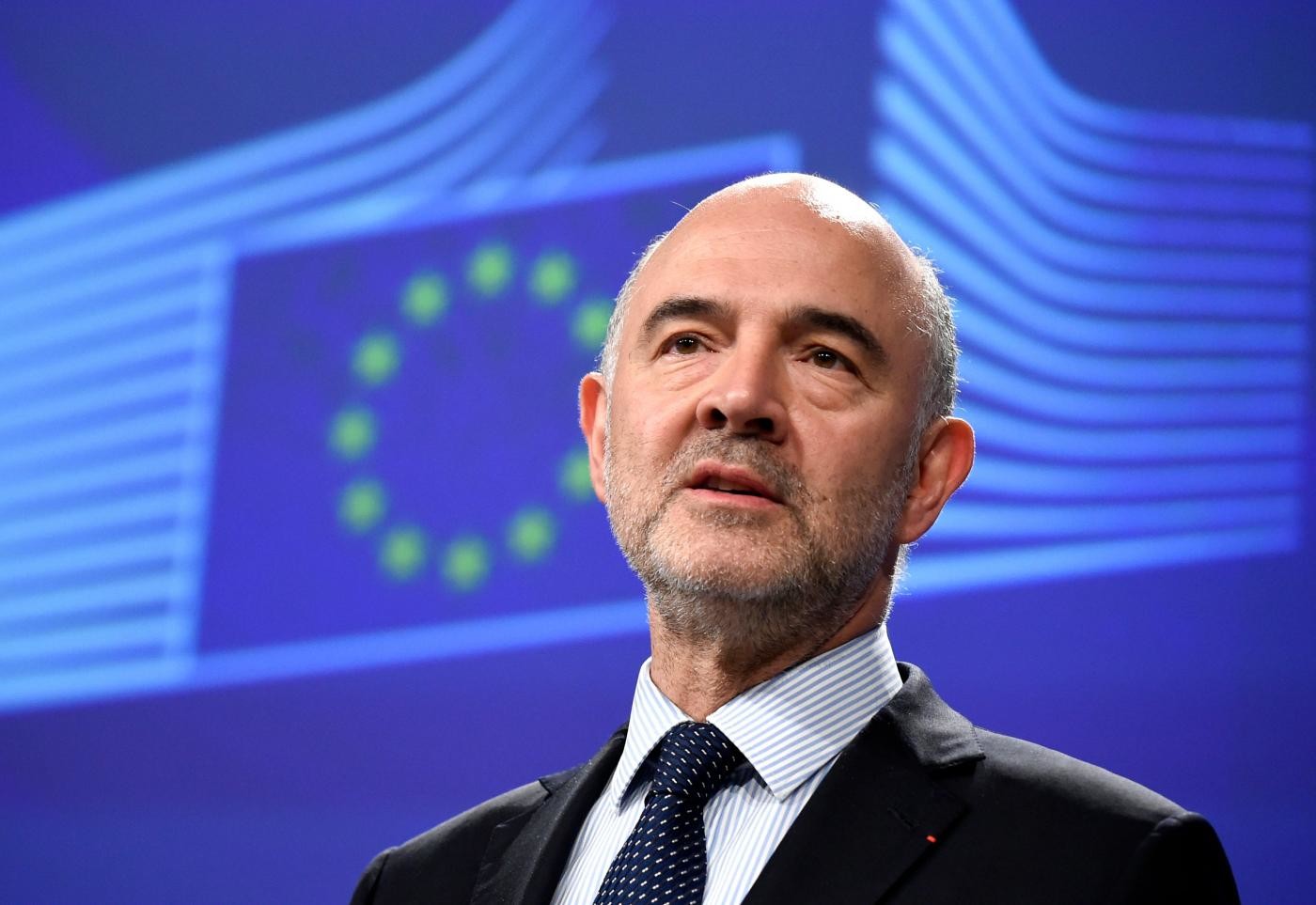 Moscovici avverte: “L’Italia è un problema per l’Europa”. E chiede un bilancio “credibile”