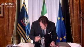 Crozza e il bilancio dei 100 giorni del premier Conte