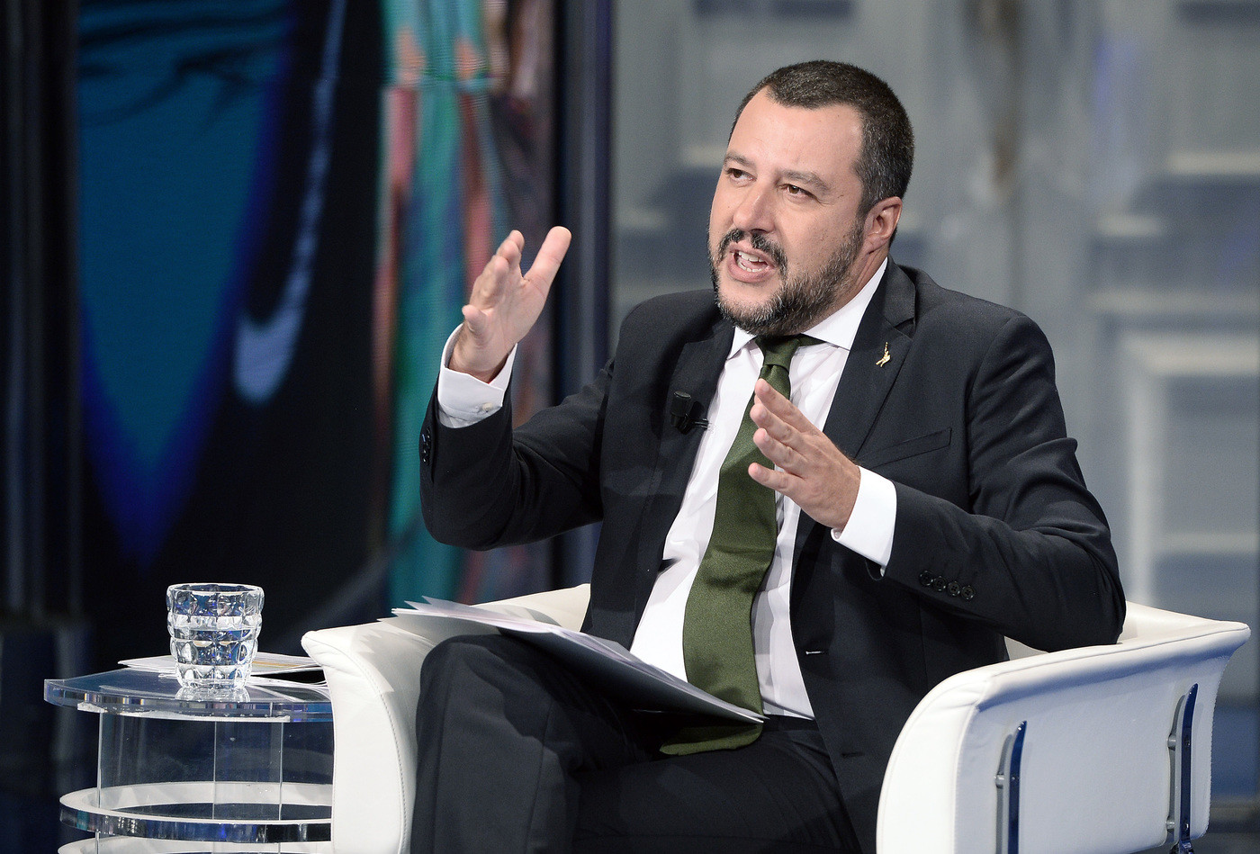 Salvini: “Barchini con migranti nelle acque di Malta. Questi non sbarcheranno”