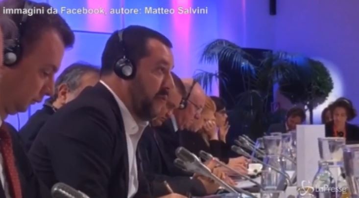 Migranti, lite Salvini-Asselborn. E il lussemburghese sbotta: “Merde…”